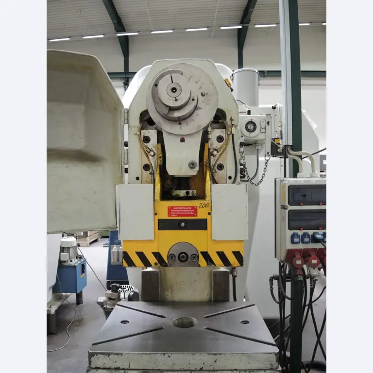 Chapas metálicas e máquinas para trabalhar metais<br><font size="2">Colaboração com Hilco Industrial Acquisitions bv</font><br><img src="/images/hil.png"><br>-11