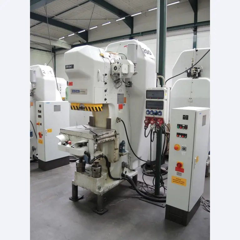 Chapas metálicas e máquinas para trabalhar metais<br><font size="2">Colaboração com Hilco Industrial Acquisitions bv</font><br><img src="/images/hil.png"><br>-1