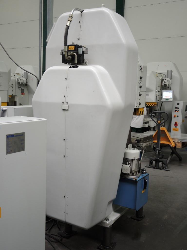 Chapas metálicas e máquinas para trabalhar metais<br><font size="2">Colaboração com Hilco Industrial Acquisitions bv</font><br><img src="/images/hil.png"><br>-7