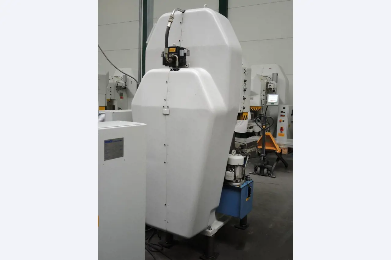 Chapas metálicas e máquinas para trabalhar metais<br><font size="2">Colaboração com Hilco Industrial Acquisitions bv</font><br><img src="/images/hil.png"><br>-7