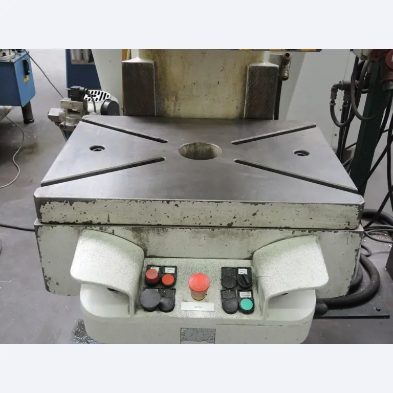 Chapas metálicas e máquinas para trabalhar metais<br><font size="2">Colaboração com Hilco Industrial Acquisitions bv</font><br><img src="/images/hil.png"><br>-9