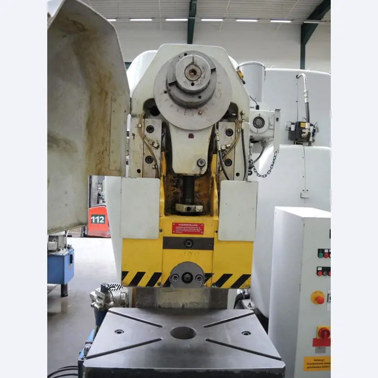 Chapas metálicas e máquinas para trabalhar metais<br><font size="2">Colaboração com Hilco Industrial Acquisitions bv</font><br><img src="/images/hil.png"><br>-11