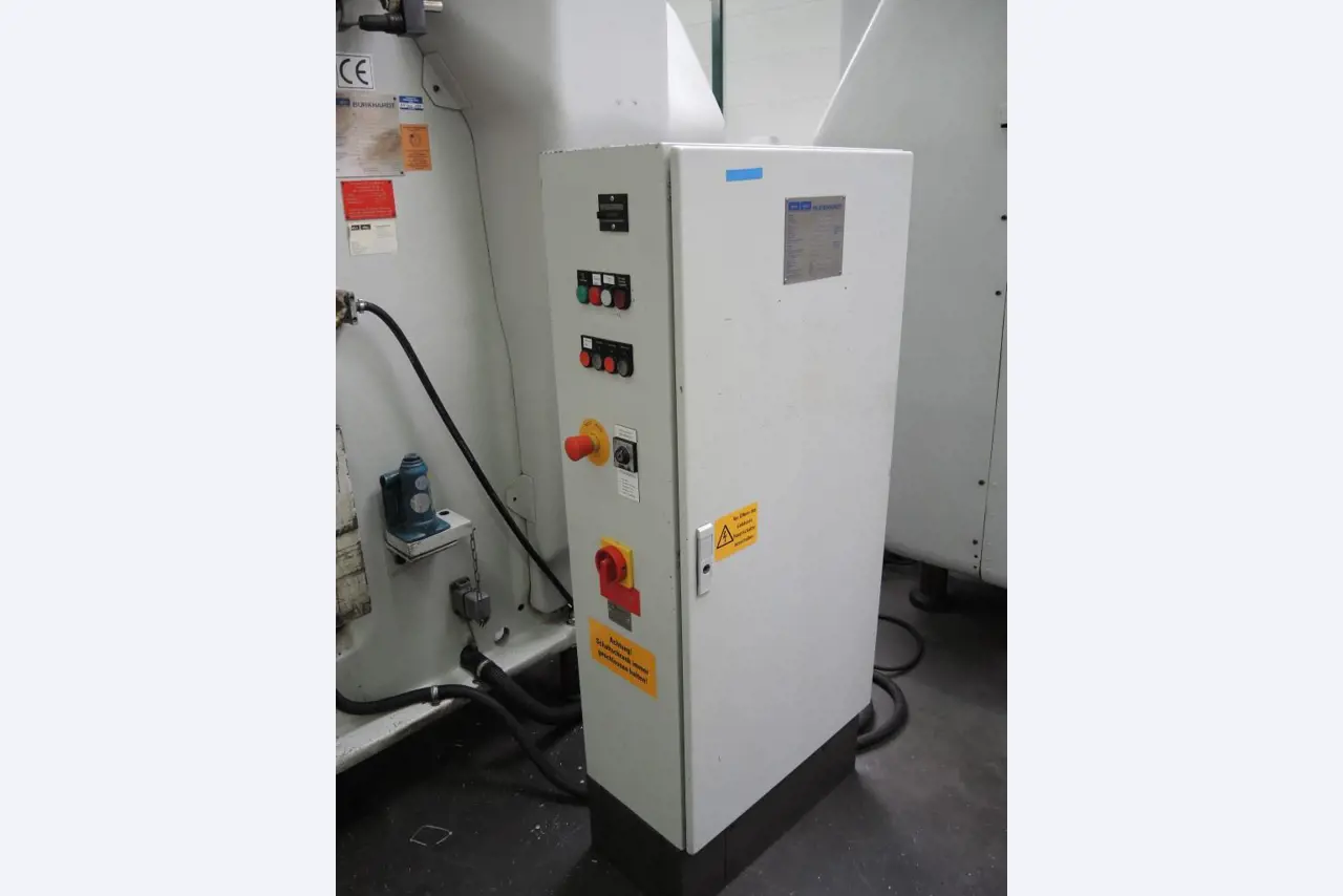 Chapas metálicas e máquinas para trabalhar metais<br><font size="2">Colaboração com Hilco Industrial Acquisitions bv</font><br><img src="/images/hil.png"><br>-12