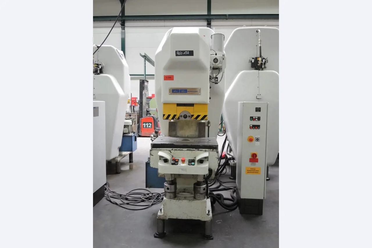 Chapas metálicas e máquinas para trabalhar metais<br><font size="2">Colaboração com Hilco Industrial Acquisitions bv</font><br><img src="/images/hil.png"><br>-5