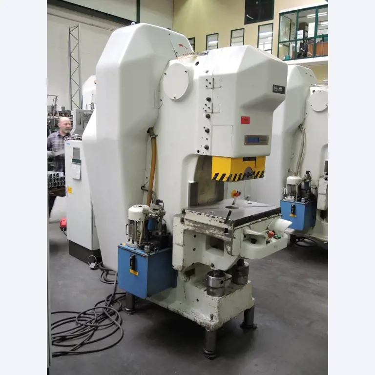 Chapas metálicas e máquinas para trabalhar metais<br><font size="2">Colaboração com Hilco Industrial Acquisitions bv</font><br><img src="/images/hil.png"><br>-6