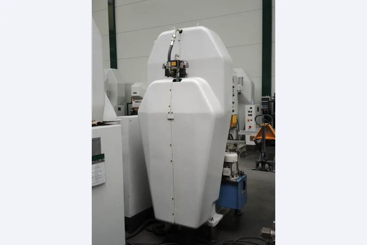 Chapas metálicas e máquinas para trabalhar metais<br><font size="2">Colaboração com Hilco Industrial Acquisitions bv</font><br><img src="/images/hil.png"><br>-7