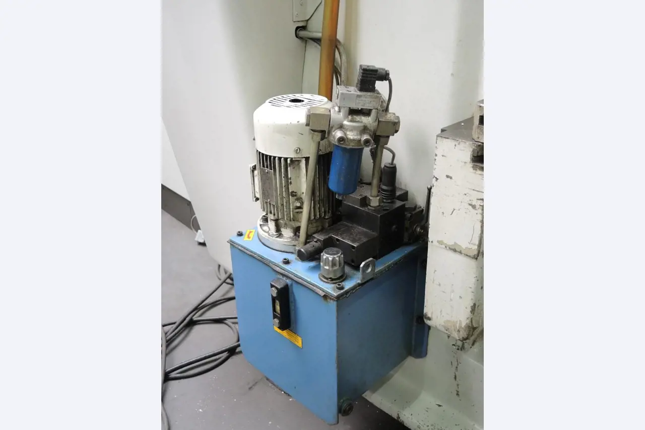 Chapas metálicas e máquinas para trabalhar metais<br><font size="2">Colaboração com Hilco Industrial Acquisitions bv</font><br><img src="/images/hil.png"><br>-8