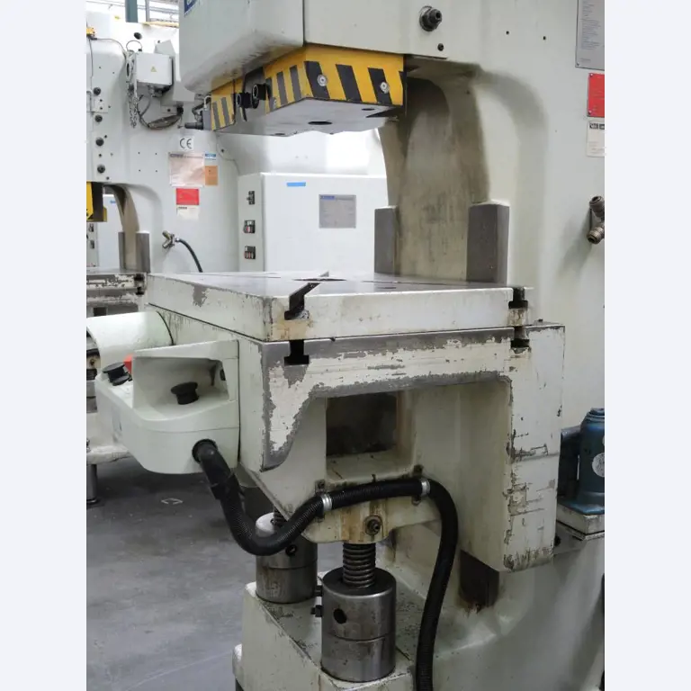 Chapas metálicas e máquinas para trabalhar metais<br><font size="2">Colaboração com Hilco Industrial Acquisitions bv</font><br><img src="/images/hil.png"><br>-10