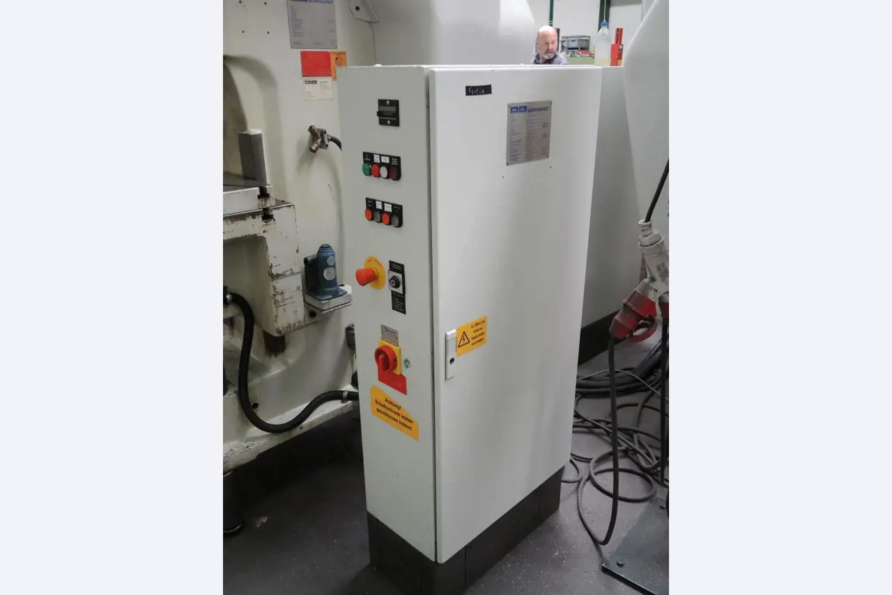 Chapas metálicas e máquinas para trabalhar metais<br><font size="2">Colaboração com Hilco Industrial Acquisitions bv</font><br><img src="/images/hil.png"><br>-11