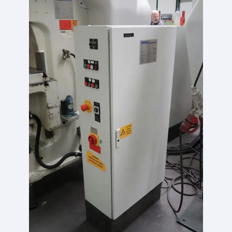 Chapas metálicas e máquinas para trabalhar metais<br><font size="2">Colaboração com Hilco Industrial Acquisitions bv</font><br><img src="/images/hil.png"><br>-11