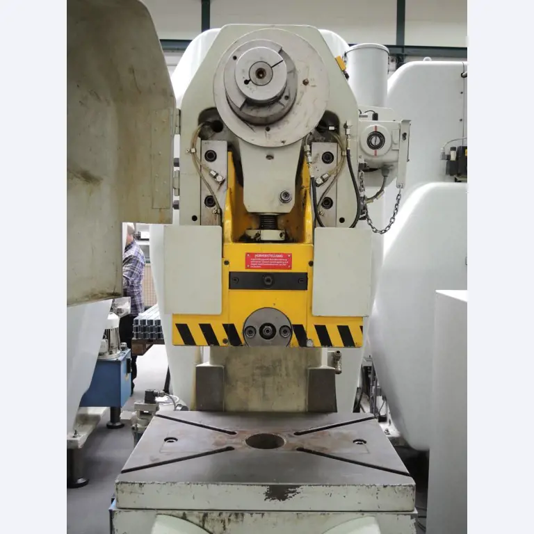 Chapas metálicas e máquinas para trabalhar metais<br><font size="2">Colaboração com Hilco Industrial Acquisitions bv</font><br><img src="/images/hil.png"><br>-12