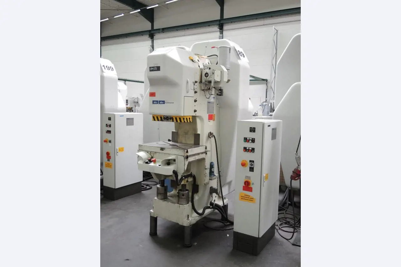 Chapas metálicas e máquinas para trabalhar metais<br><font size="2">Colaboração com Hilco Industrial Acquisitions bv</font><br><img src="/images/hil.png"><br>-1