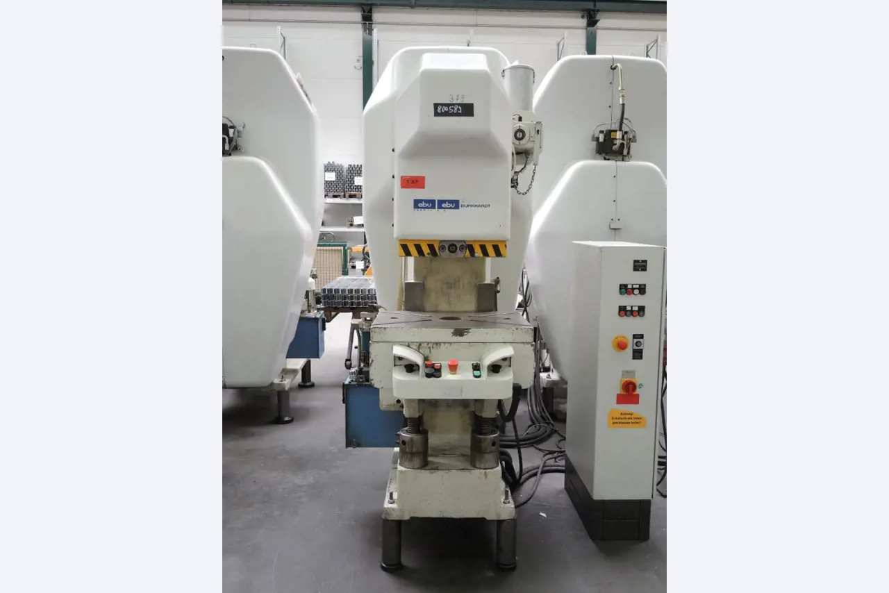 Chapas metálicas e máquinas para trabalhar metais<br><font size="2">Colaboração com Hilco Industrial Acquisitions bv</font><br><img src="/images/hil.png"><br>-5