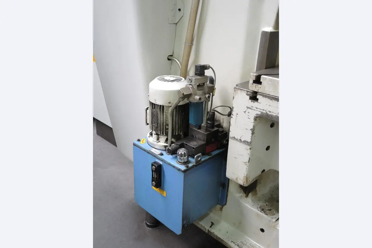 Chapas metálicas e máquinas para trabalhar metais<br><font size="2">Colaboração com Hilco Industrial Acquisitions bv</font><br><img src="/images/hil.png"><br>-9