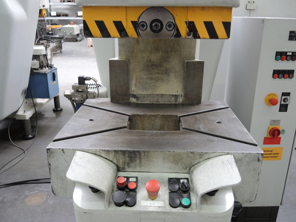 Chapas metálicas e máquinas para trabalhar metais<br><font size="2">Colaboração com Hilco Industrial Acquisitions bv</font><br><img src="/images/hil.png"><br>-10