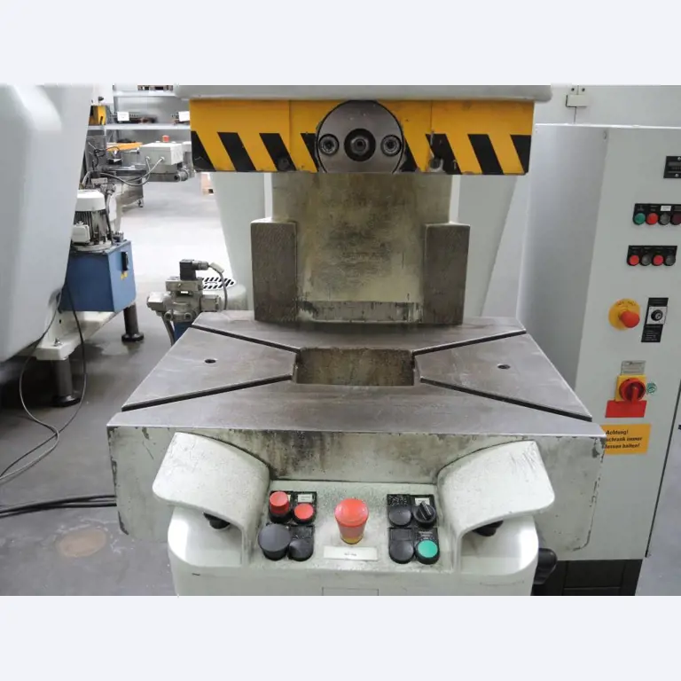 Chapas metálicas e máquinas para trabalhar metais<br><font size="2">Colaboração com Hilco Industrial Acquisitions bv</font><br><img src="/images/hil.png"><br>-10