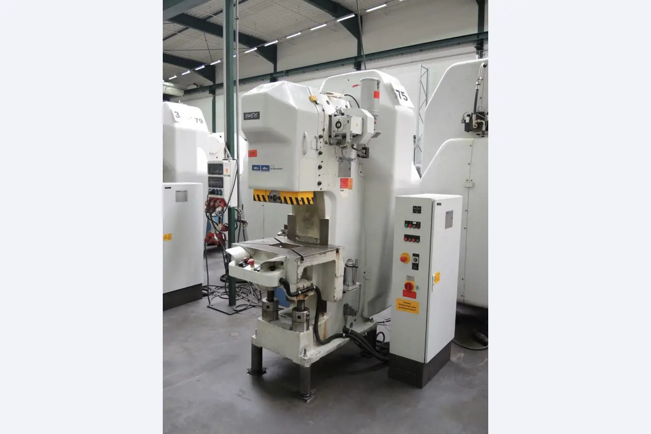 Chapas metálicas e máquinas para trabalhar metais<br><font size="2">Colaboração com Hilco Industrial Acquisitions bv</font><br><img src="/images/hil.png"><br>-1