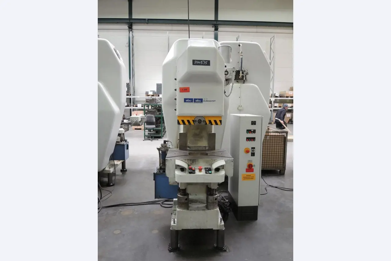 Chapas metálicas e máquinas para trabalhar metais<br><font size="2">Colaboração com Hilco Industrial Acquisitions bv</font><br><img src="/images/hil.png"><br>-6