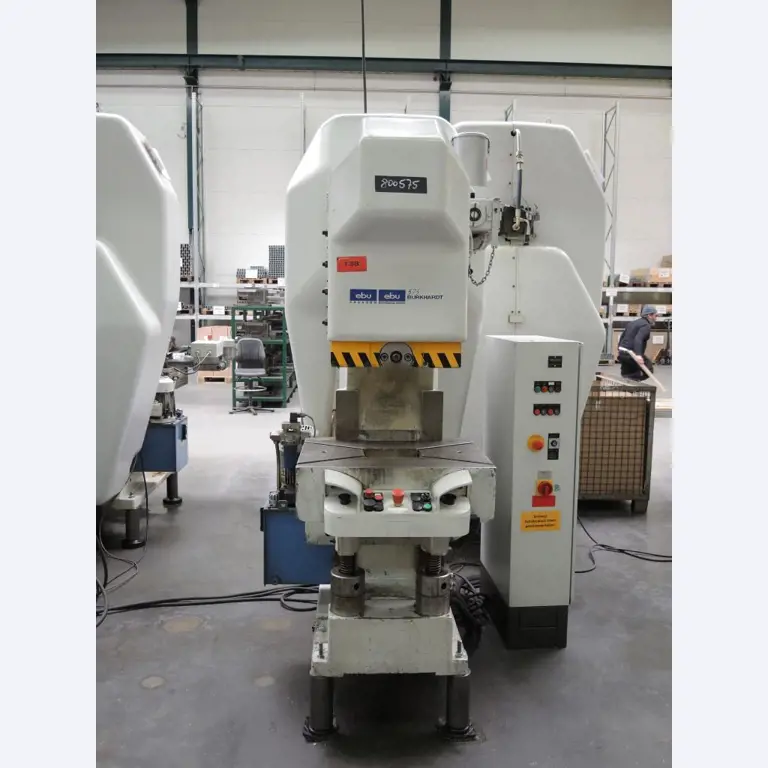 Chapas metálicas e máquinas para trabalhar metais<br><font size="2">Colaboração com Hilco Industrial Acquisitions bv</font><br><img src="/images/hil.png"><br>-6