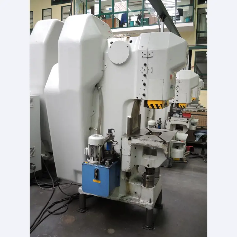 Chapas metálicas e máquinas para trabalhar metais<br><font size="2">Colaboração com Hilco Industrial Acquisitions bv</font><br><img src="/images/hil.png"><br>-7