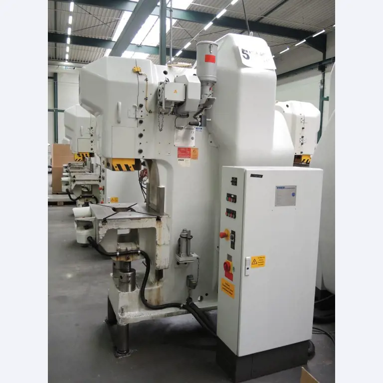 Chapas metálicas e máquinas para trabalhar metais<br><font size="2">Colaboração com Hilco Industrial Acquisitions bv</font><br><img src="/images/hil.png"><br>-8