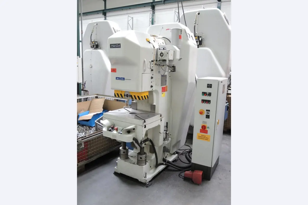 Chapas metálicas e máquinas para trabalhar metais<br><font size="2">Colaboração com Hilco Industrial Acquisitions bv</font><br><img src="/images/hil.png"><br>-1