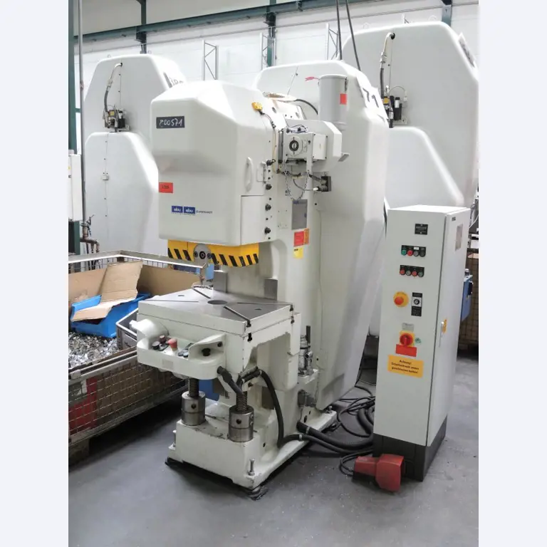 Chapas metálicas e máquinas para trabalhar metais<br><font size="2">Colaboração com Hilco Industrial Acquisitions bv</font><br><img src="/images/hil.png"><br>-1