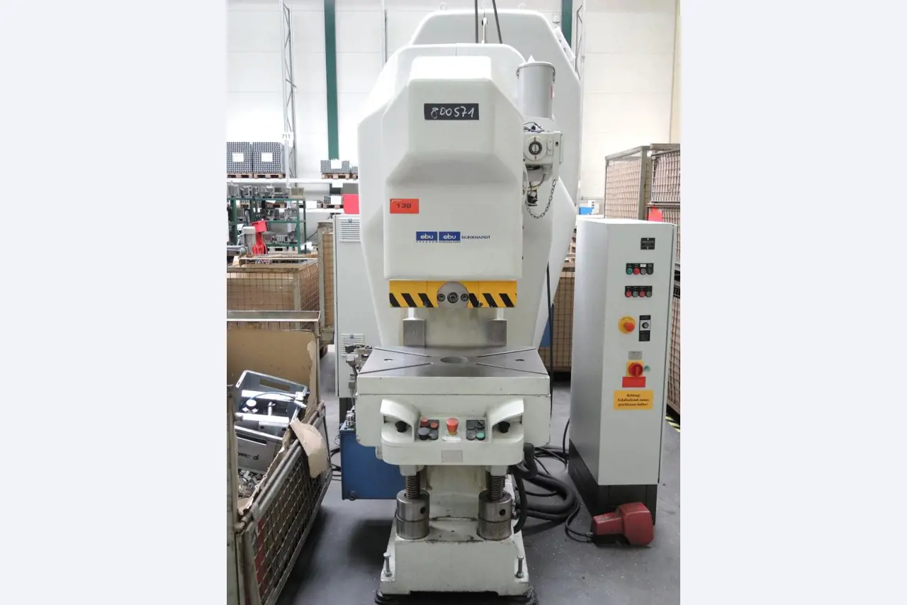 Chapas metálicas e máquinas para trabalhar metais<br><font size="2">Colaboração com Hilco Industrial Acquisitions bv</font><br><img src="/images/hil.png"><br>-3