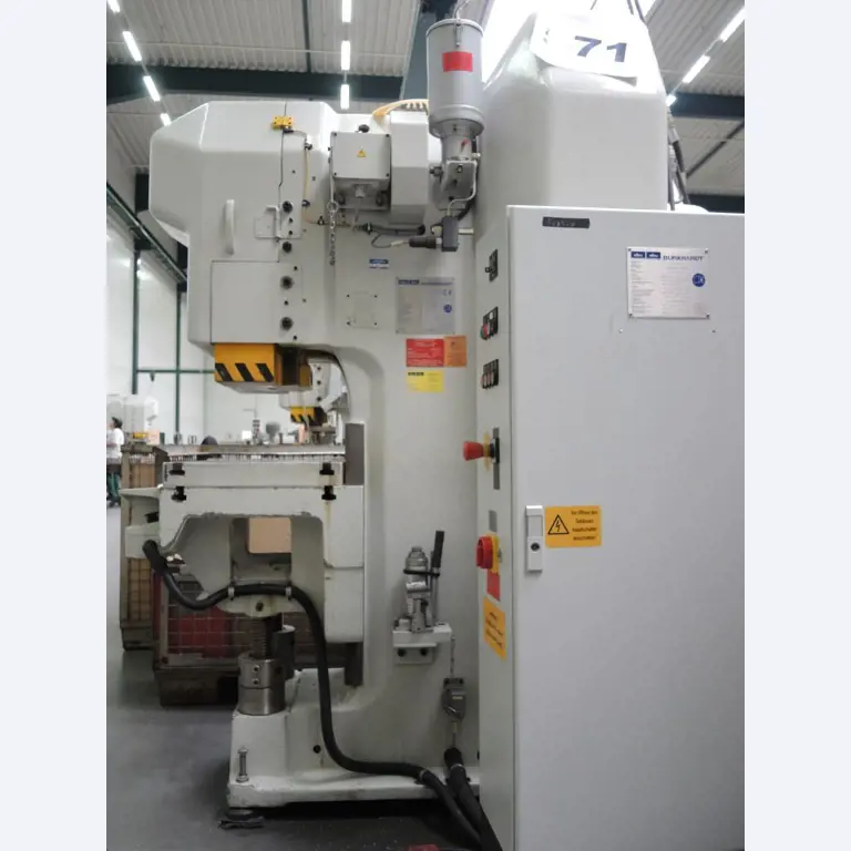 Chapas metálicas e máquinas para trabalhar metais<br><font size="2">Colaboração com Hilco Industrial Acquisitions bv</font><br><img src="/images/hil.png"><br>-4