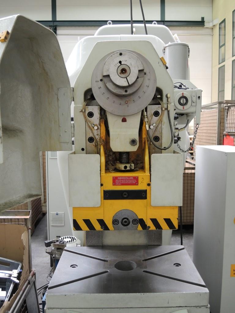 Chapas metálicas e máquinas para trabalhar metais<br><font size="2">Colaboração com Hilco Industrial Acquisitions bv</font><br><img src="/images/hil.png"><br>-8