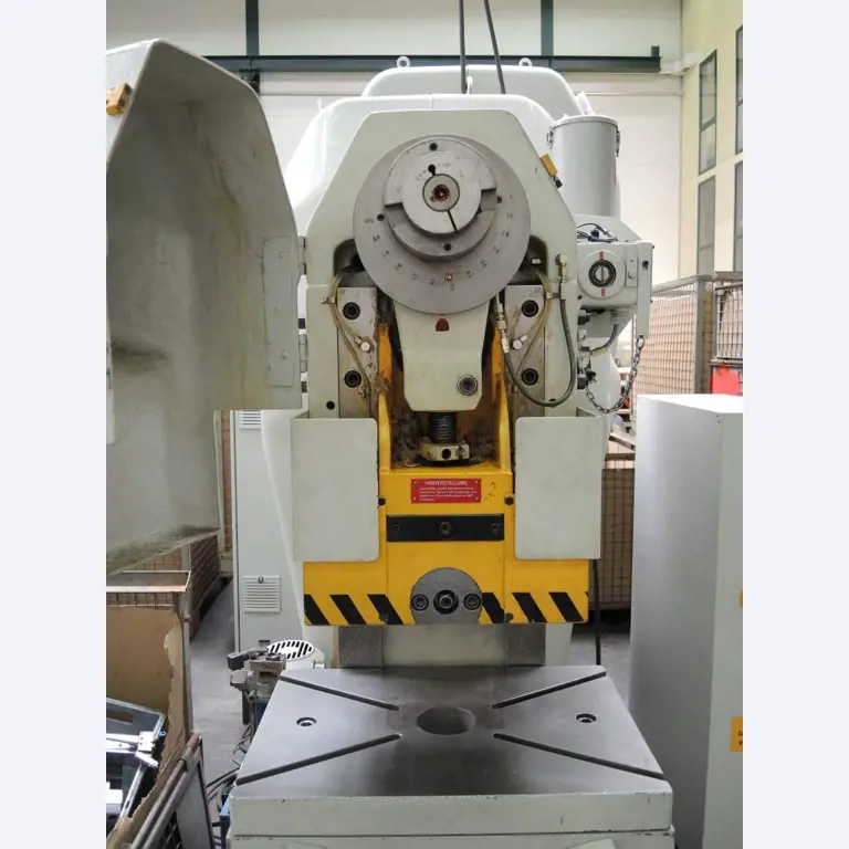 Chapas metálicas e máquinas para trabalhar metais<br><font size="2">Colaboração com Hilco Industrial Acquisitions bv</font><br><img src="/images/hil.png"><br>-8