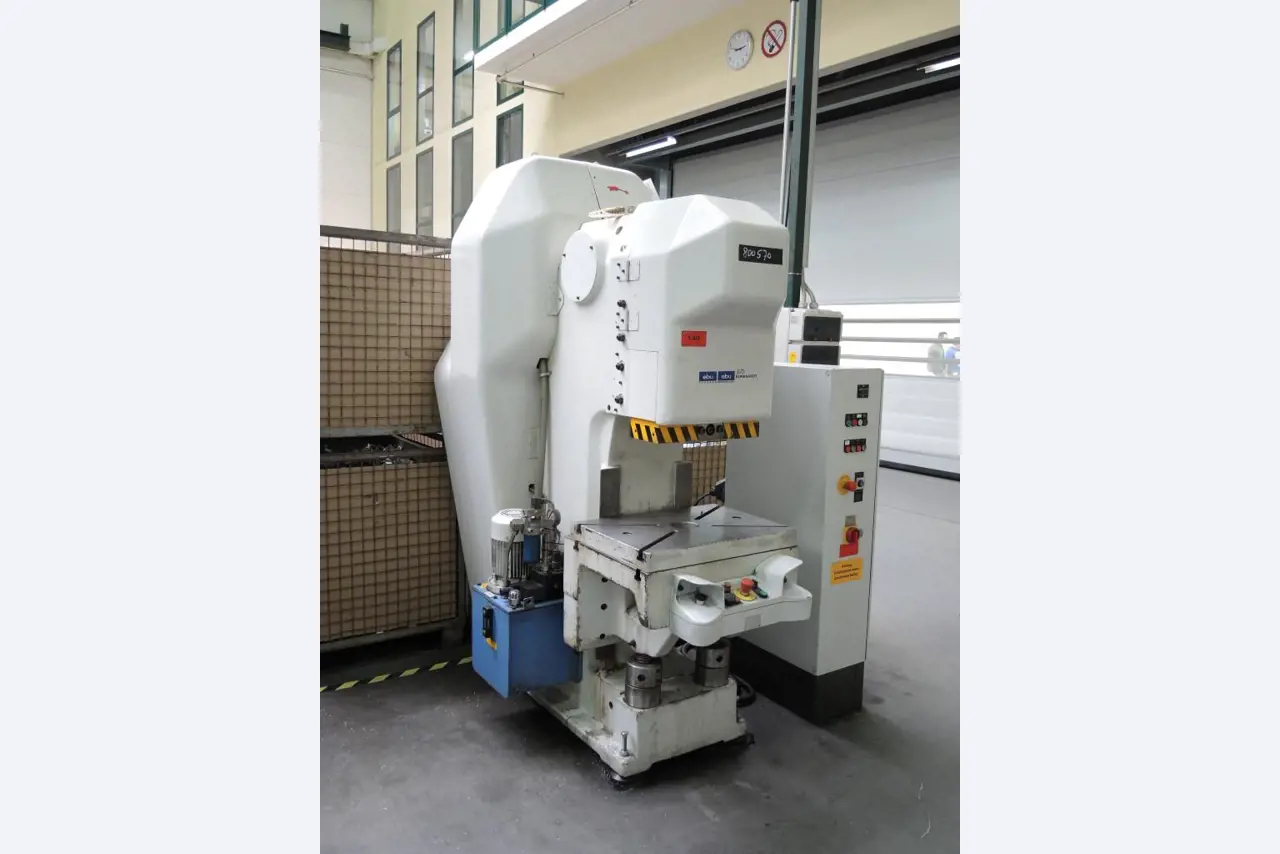 Chapas metálicas e máquinas para trabalhar metais<br><font size="2">Colaboração com Hilco Industrial Acquisitions bv</font><br><img src="/images/hil.png"><br>-1