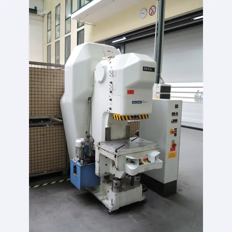 Chapas metálicas e máquinas para trabalhar metais<br><font size="2">Colaboração com Hilco Industrial Acquisitions bv</font><br><img src="/images/hil.png"><br>-1