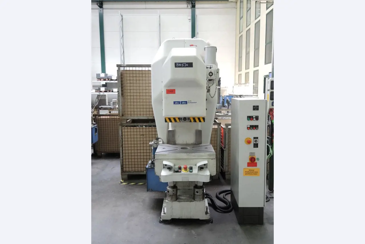 Chapas metálicas e máquinas para trabalhar metais<br><font size="2">Colaboração com Hilco Industrial Acquisitions bv</font><br><img src="/images/hil.png"><br>-3