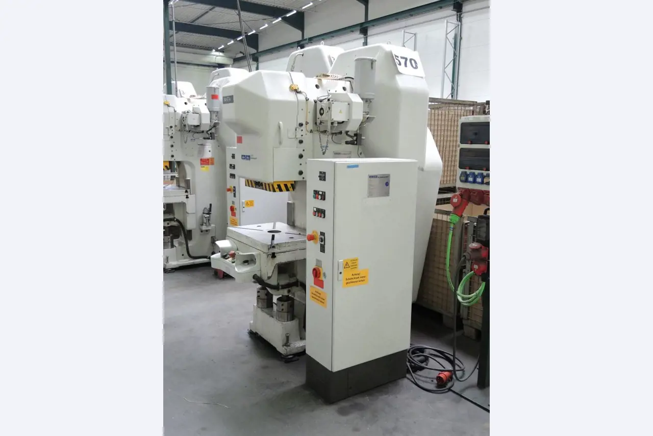 Chapas metálicas e máquinas para trabalhar metais<br><font size="2">Colaboração com Hilco Industrial Acquisitions bv</font><br><img src="/images/hil.png"><br>-4