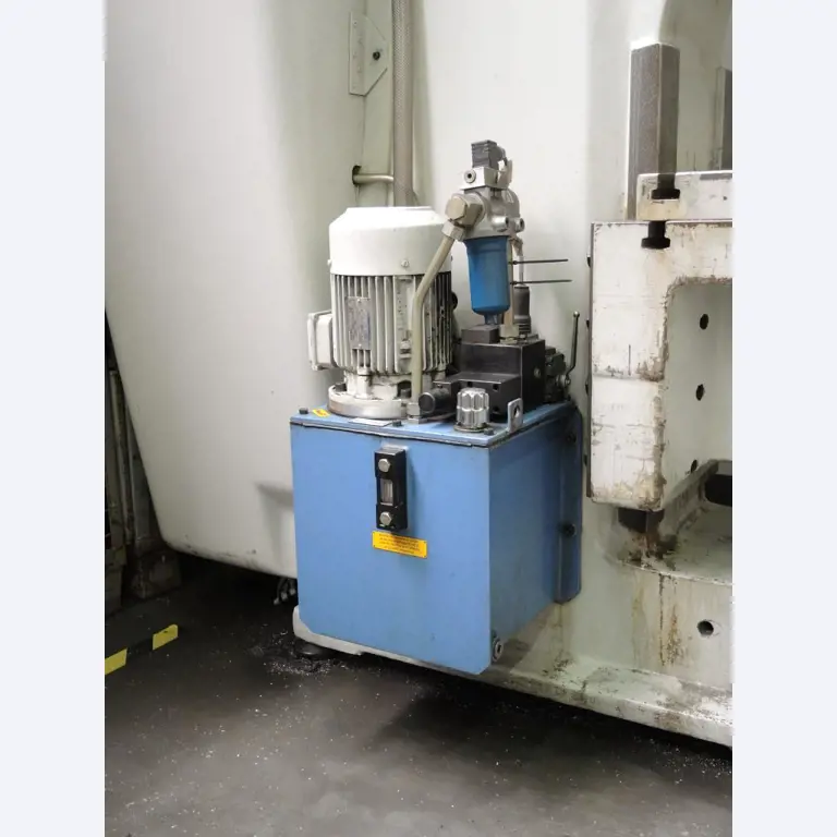 Chapas metálicas e máquinas para trabalhar metais<br><font size="2">Colaboração com Hilco Industrial Acquisitions bv</font><br><img src="/images/hil.png"><br>-5