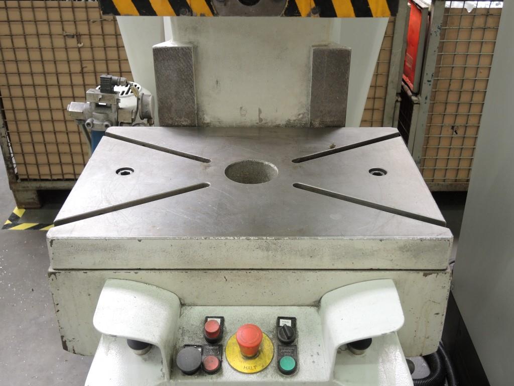 Chapas metálicas e máquinas para trabalhar metais<br><font size="2">Colaboração com Hilco Industrial Acquisitions bv</font><br><img src="/images/hil.png"><br>-6