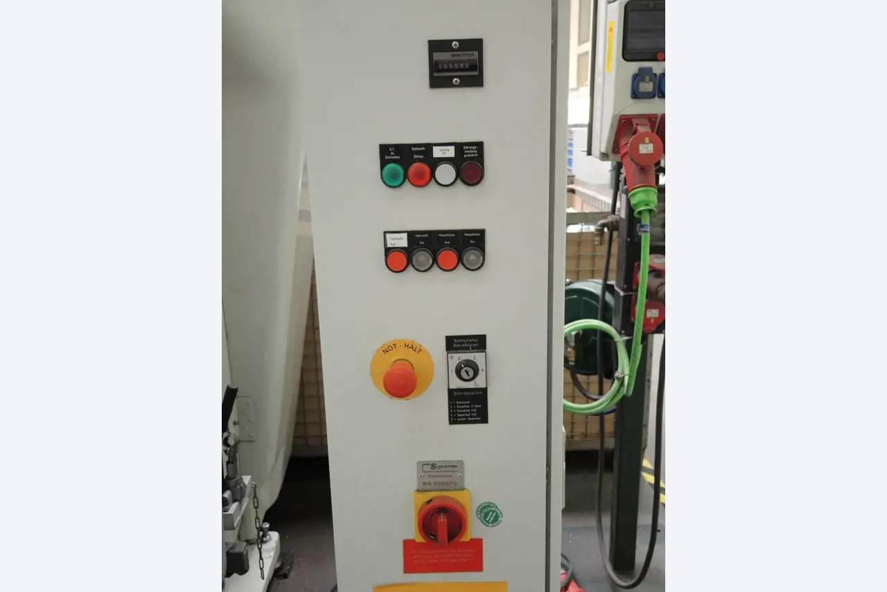 Chapas metálicas e máquinas para trabalhar metais<br><font size="2">Colaboração com Hilco Industrial Acquisitions bv</font><br><img src="/images/hil.png"><br>-7