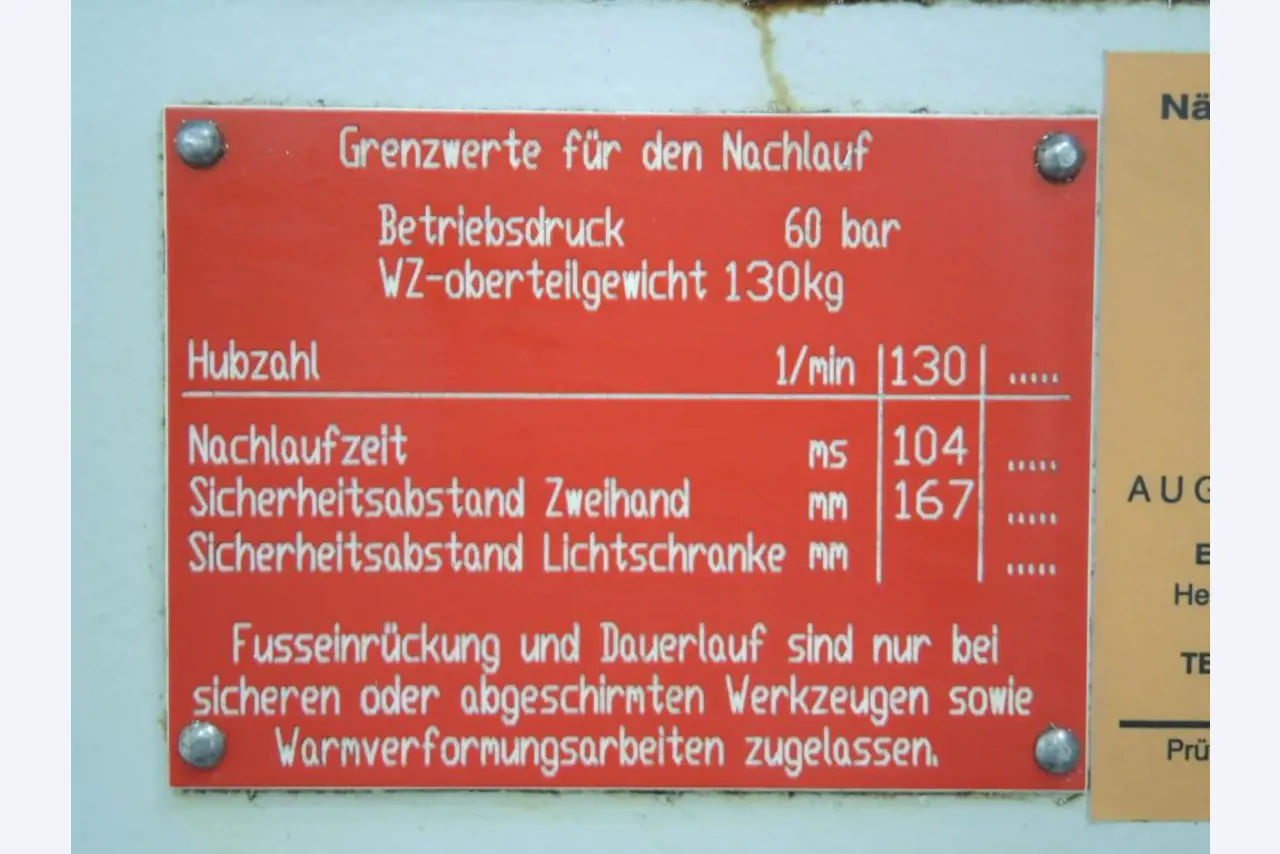 Chapas metálicas e máquinas para trabalhar metais<br><font size="2">Colaboração com Hilco Industrial Acquisitions bv</font><br><img src="/images/hil.png"><br>-9