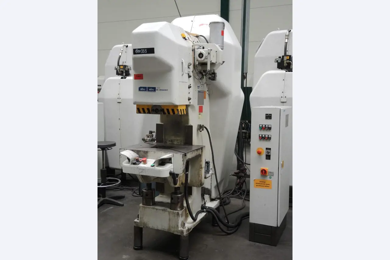 Chapas metálicas e máquinas para trabalhar metais<br><font size="2">Colaboração com Hilco Industrial Acquisitions bv</font><br><img src="/images/hil.png"><br>-1