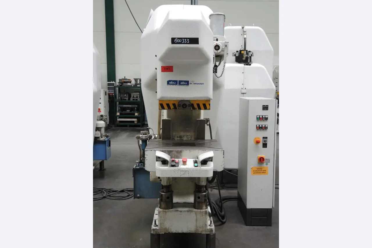 Chapas metálicas e máquinas para trabalhar metais<br><font size="2">Colaboração com Hilco Industrial Acquisitions bv</font><br><img src="/images/hil.png"><br>-4