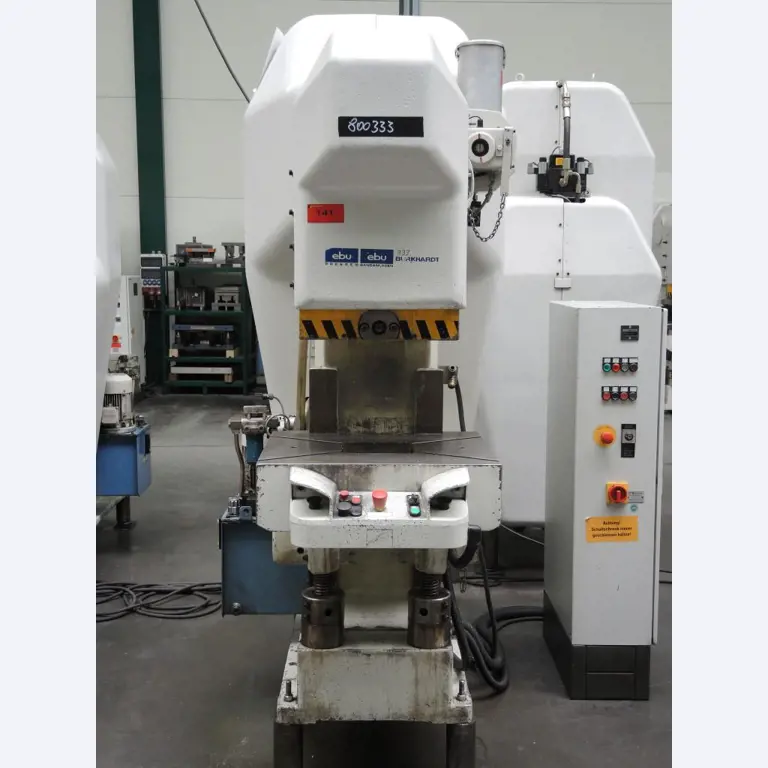 Chapas metálicas e máquinas para trabalhar metais<br><font size="2">Colaboração com Hilco Industrial Acquisitions bv</font><br><img src="/images/hil.png"><br>-4