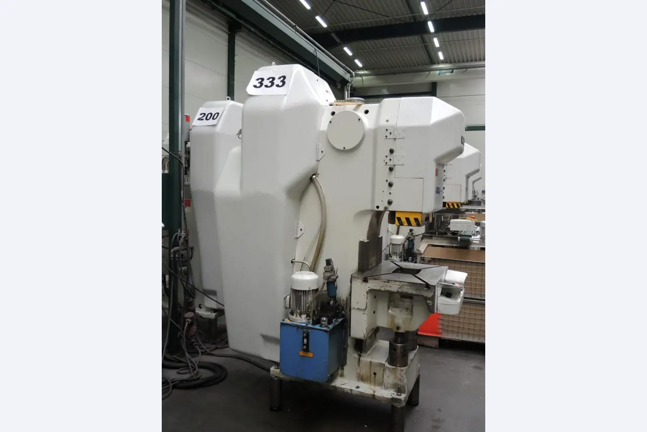 Chapas metálicas e máquinas para trabalhar metais<br><font size="2">Colaboração com Hilco Industrial Acquisitions bv</font><br><img src="/images/hil.png"><br>-5