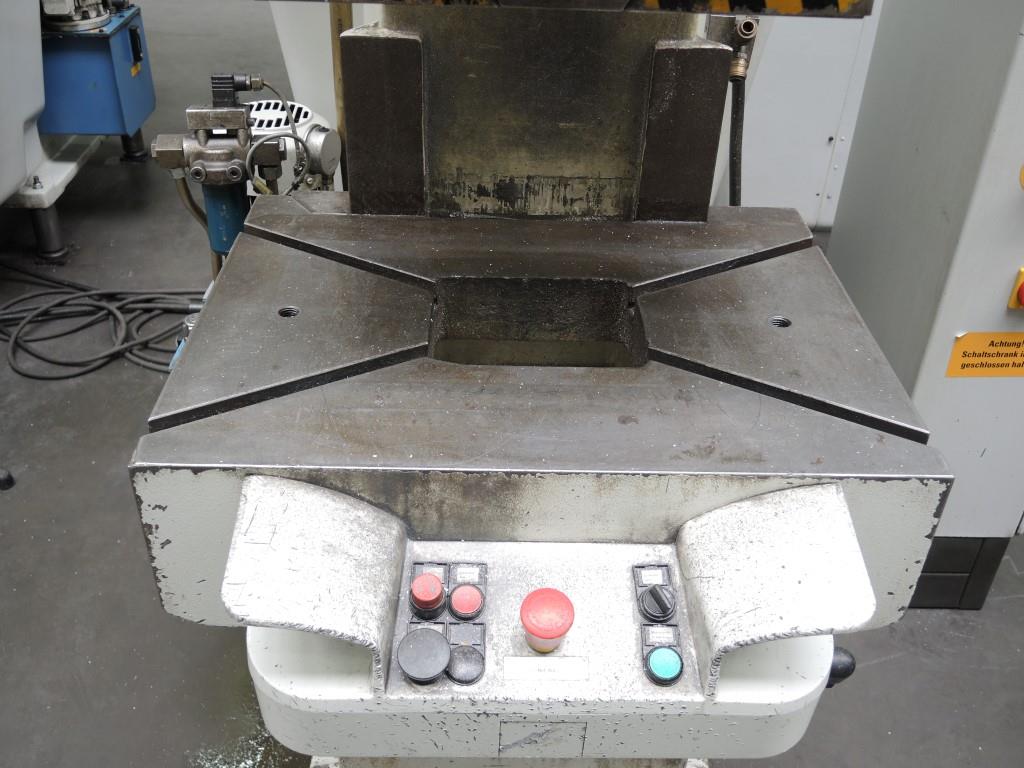 Chapas metálicas e máquinas para trabalhar metais<br><font size="2">Colaboração com Hilco Industrial Acquisitions bv</font><br><img src="/images/hil.png"><br>-6