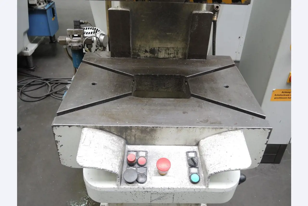 Chapas metálicas e máquinas para trabalhar metais<br><font size="2">Colaboração com Hilco Industrial Acquisitions bv</font><br><img src="/images/hil.png"><br>-6