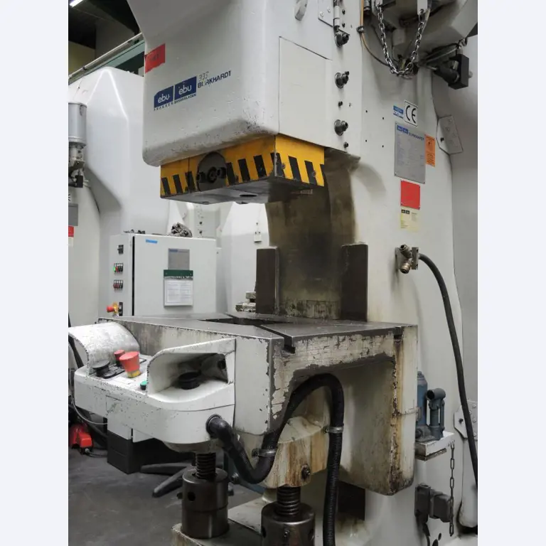 Chapas metálicas e máquinas para trabalhar metais<br><font size="2">Colaboração com Hilco Industrial Acquisitions bv</font><br><img src="/images/hil.png"><br>-7