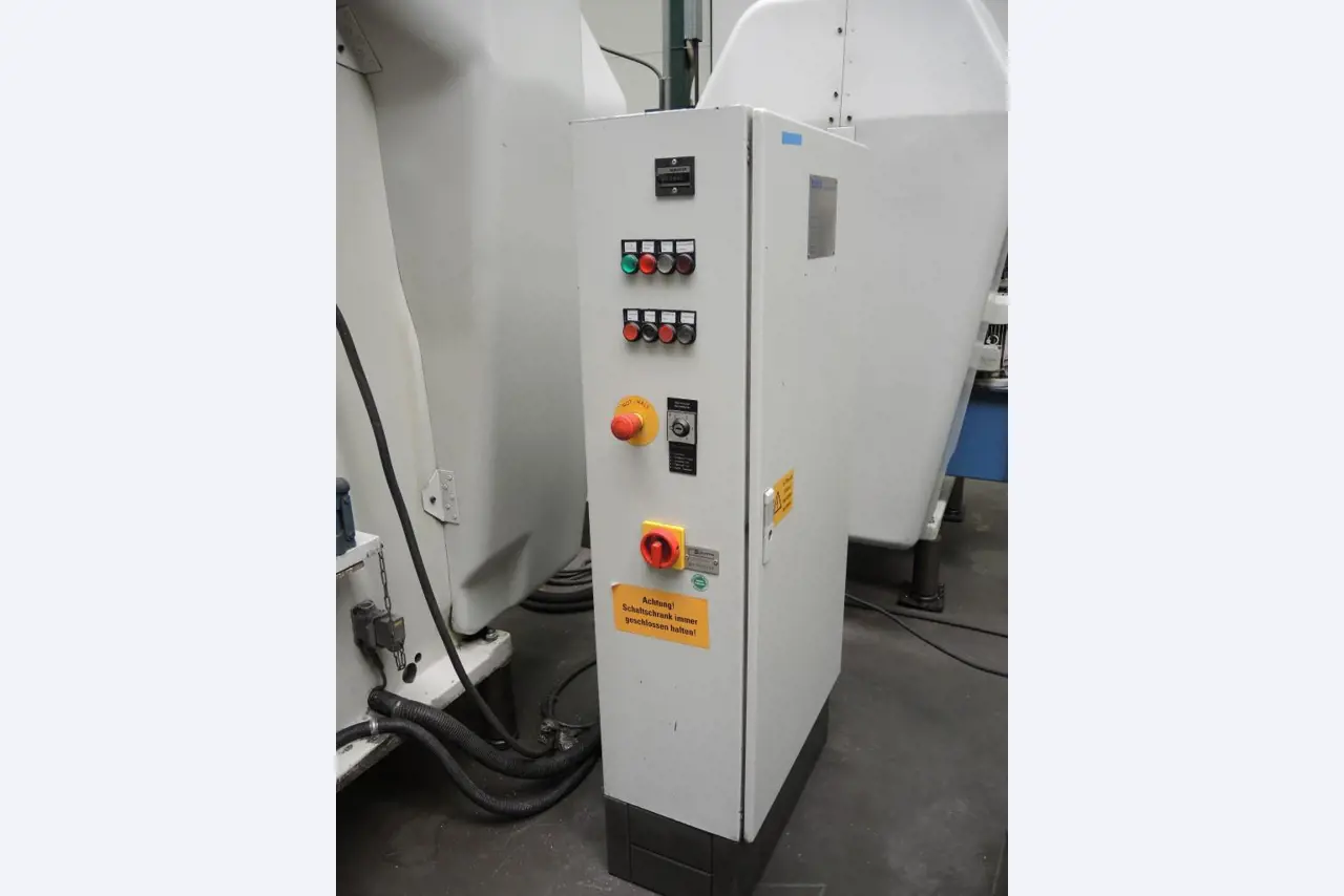 Chapas metálicas e máquinas para trabalhar metais<br><font size="2">Colaboração com Hilco Industrial Acquisitions bv</font><br><img src="/images/hil.png"><br>-9