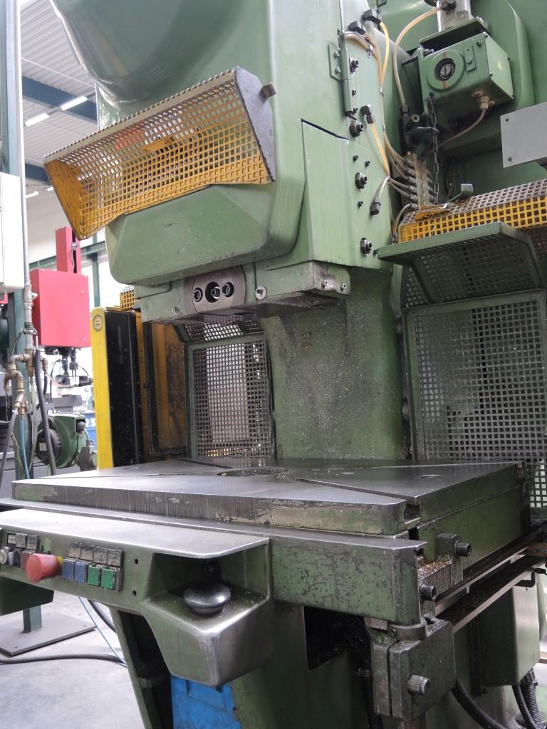 Chapas metálicas e máquinas para trabalhar metais<br><font size="2">Colaboração com Hilco Industrial Acquisitions bv</font><br><img src="/images/hil.png"><br>-10