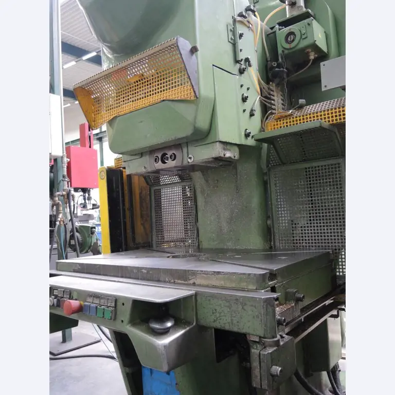 Chapas metálicas e máquinas para trabalhar metais<br><font size="2">Colaboração com Hilco Industrial Acquisitions bv</font><br><img src="/images/hil.png"><br>-10