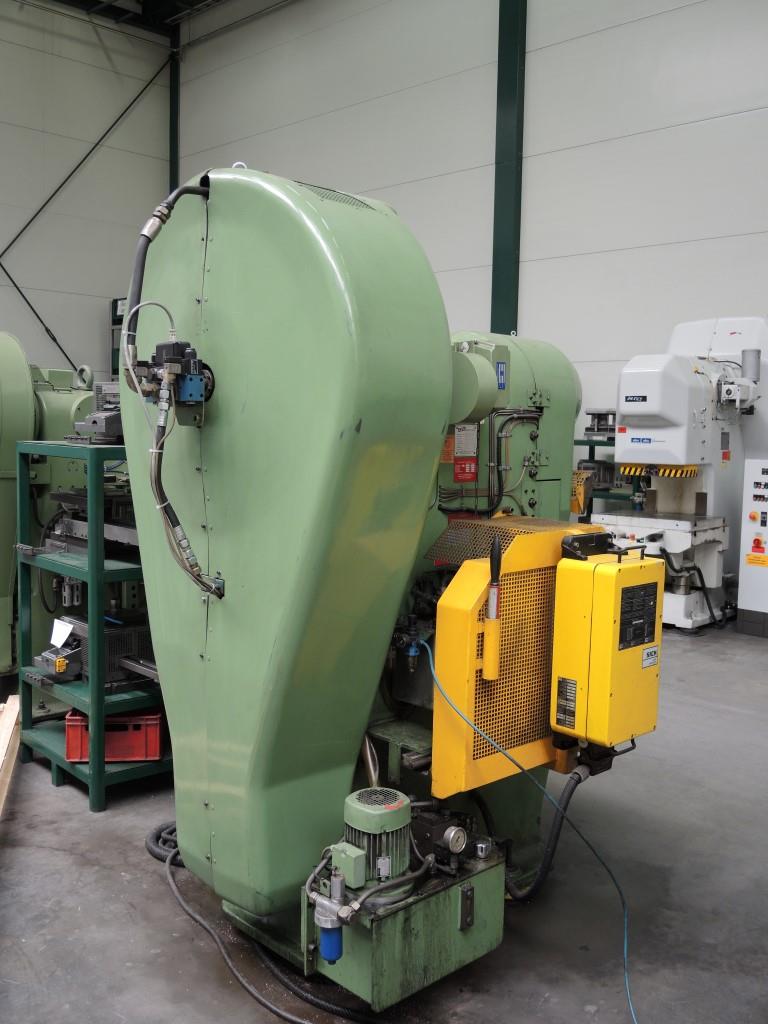 Chapas metálicas e máquinas para trabalhar metais<br><font size="2">Colaboração com Hilco Industrial Acquisitions bv</font><br><img src="/images/hil.png"><br>-12